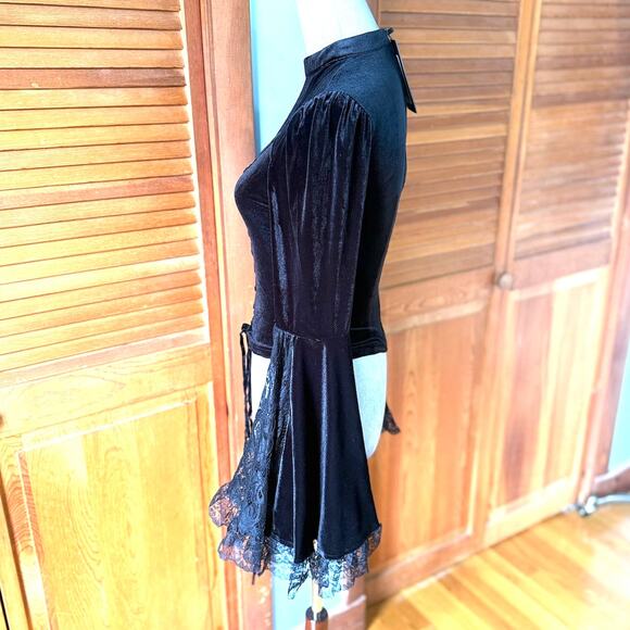 Dark in Love Victorian Vkei Velvet & Lace Belle Sleeve Lace-Up Front Top - Picture 7 of 14